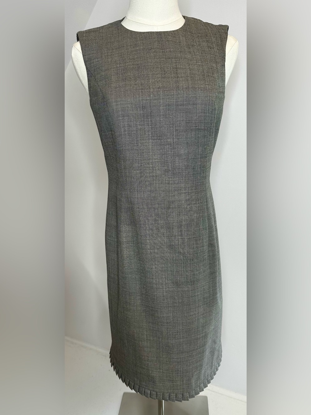 Escada by Margaretha Ley Gray Virgin Wool Pleated Hem Sheath Dress EU 36